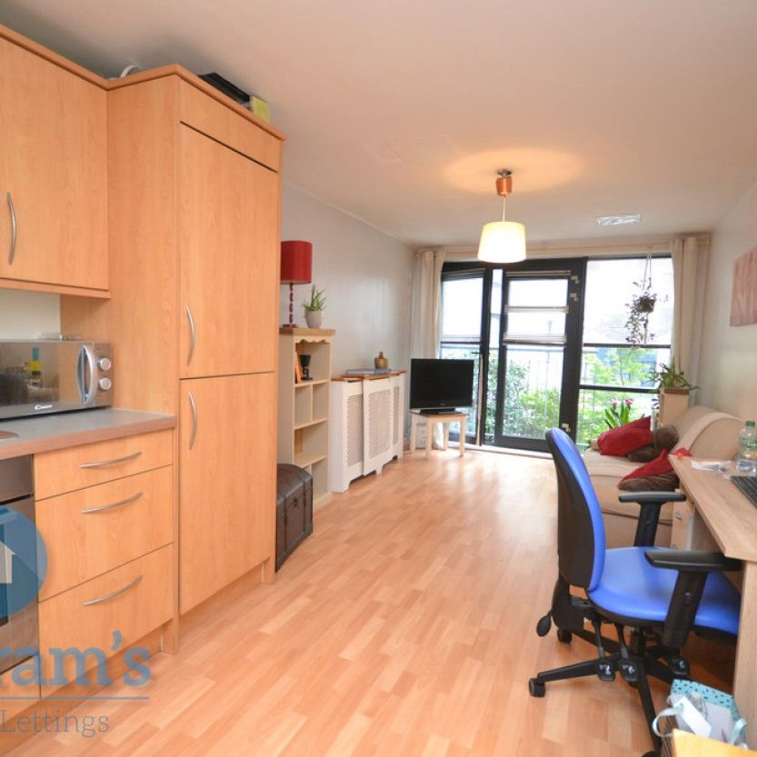 2 bed Apartment for Rent - Photo 1