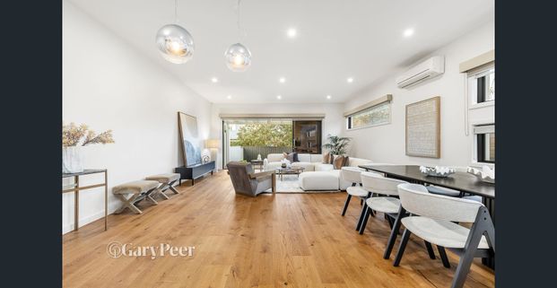 Style, quality & a sought-after address - Photo 1