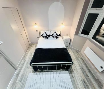Room in a Shared Flat, Milborough Crescent, SE12 - Photo 1