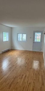 Granby - Logement 5 1/2, renové au 1ier étage d'un triplex - Photo 3