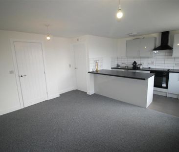2 bedroom maisonette to rent - Photo 2