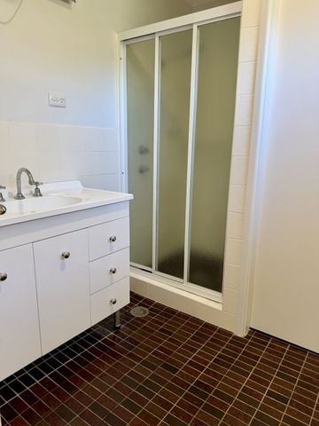 Close to Hospital and CBD- Two bedroom in East Tamworth - Photo 3