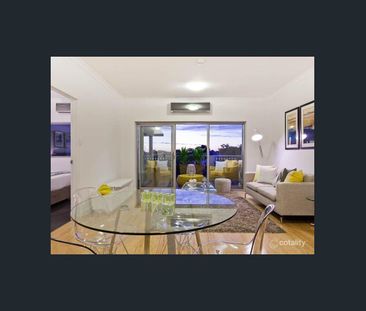 Super Stylish 1 x 1 Apartment ( semi furnished ) - Photo 2