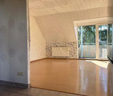 lichtdurchflutete - frisch renovierte - 3 Raum DG Wohnung in ruhige... - Foto 1