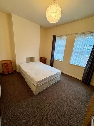 7 Egeria Street, Belfast, BT12 5PN - Photo 3
