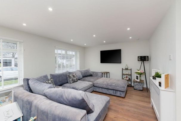 3 bedroom detached bungalow to rent - Photo 1