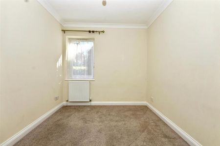 3 bedroom flat to rent - Photo 4