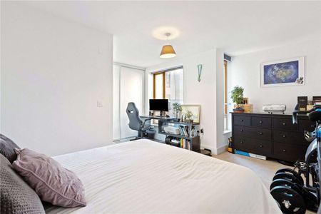 A beautiful modern home in a gated development - Photo 4