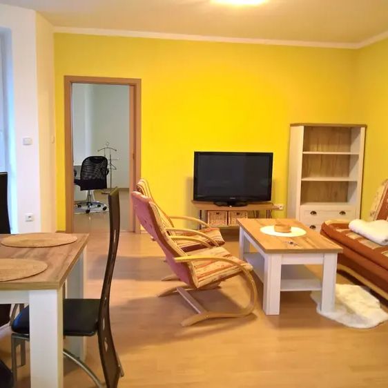 Vybavený byt 2+kk s balkonem, parkovací stání, Na Vyhlídce, Frýdek - Fotografie 1