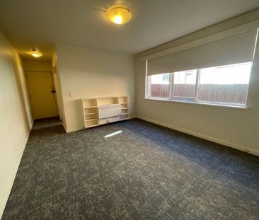 GROUND FLOOR TWO BEDROOM APARTMENT FULL OF LIGHT - Photo 6