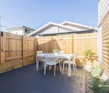 Tastefully fully renovated coast side one bedroom unit - Photo 1