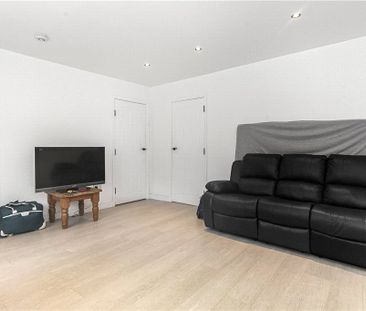 Cedar Way, Guildford, Surrey, GU1 1JF - Photo 4