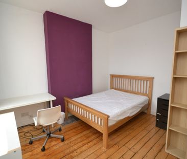 References Pending - 6 bed Detached House - Photo 5