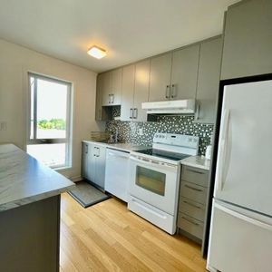 Charmant 3 ½ lumineux au 7e étage a 2 pas du metro Montmorency - Photo 2