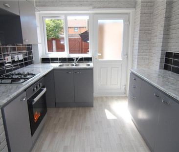 3 bedroom end of terrace house to rent - Photo 4