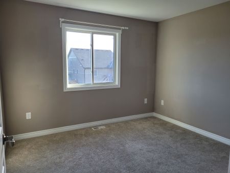 For Lease - 7770 Hanniwell Street, Niagara Falls, Ontario - Photo 4