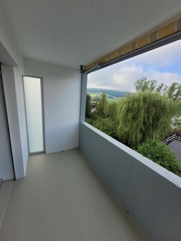 Appartement dernièrement rénové de 3 pièces avec balcon ! - Photo 3