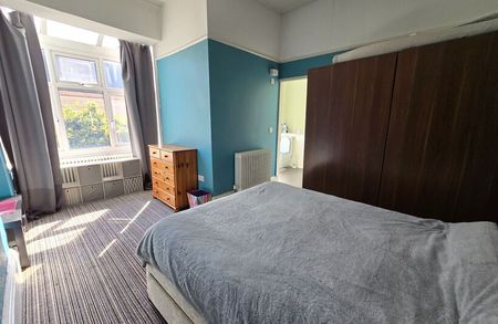 Room 1, Flat 10, 31-33 Blenheim Terrace, Queens Parade, Scarborough - Photo 3
