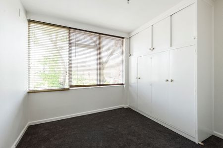 FIRST FLOOR FRONT APARTMENT! - Photo 4