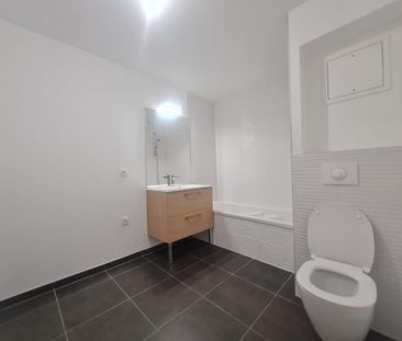 Location Appartement 2 pièces 40m² ST PIERRE EN FAUCIGNY 74800 - Photo 6