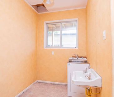 Private & Spacious Home in Green Island - Photo 5