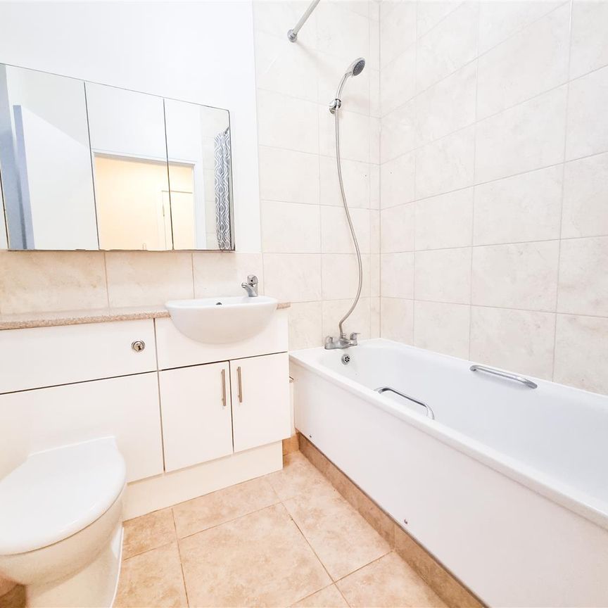 Lower Addiscombe Road, Croydon - Photo 1