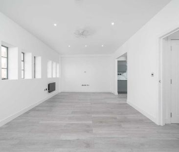 High Street - Photo 1