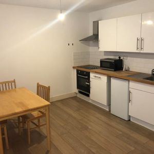 Studio to rent - Photo 2