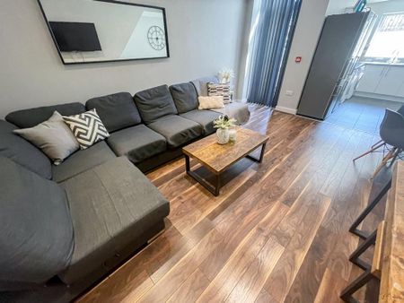 6 bedroom terraced house to rent - Photo 2