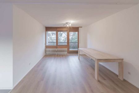 Moderne, neu renovierte 3 Zimmer Mietwohnung in Königsfeld mit Balkon - Photo 2