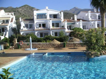 1 room luxury Apartment for rent in Nerja, Spain - Photo 3