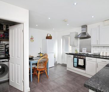 2 bedroom semi-detached house to rent - Photo 6