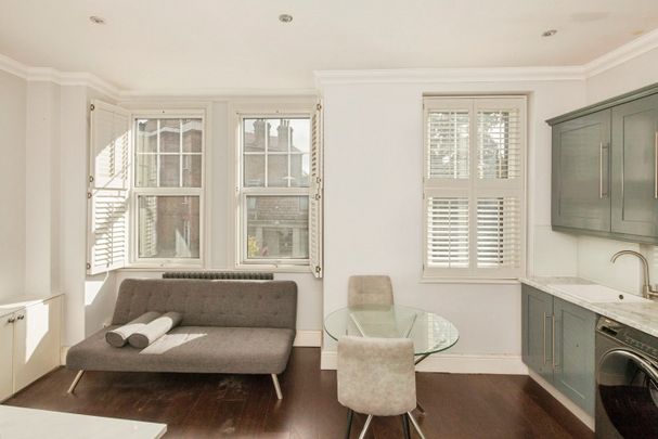 2 Bed Flat, Queenstown Road, SW8 - Photo 1