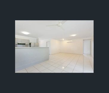 IMPRESSIVE FAMILY HOME ON LARGE BLOCK - Photo 5