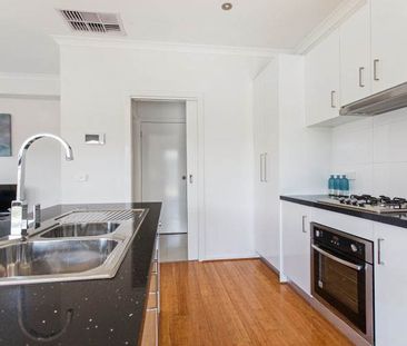 Newly Renovated 3 Bedroom Home - Photo 4