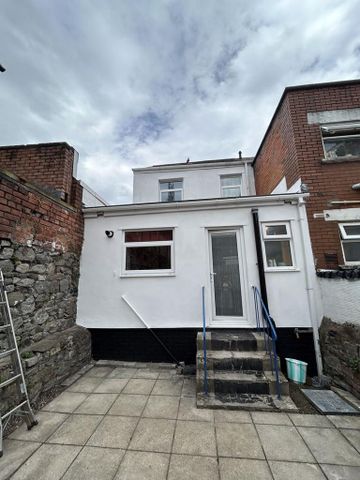 3 bedroom end of terrace house to rent - Photo 4
