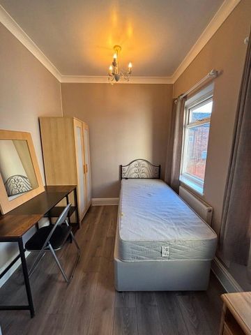 5 bedroom house of multiple occupation to rent - Photo 4