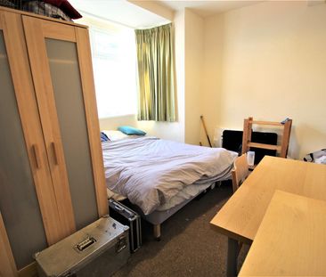 5 bedroom semi-detached house to rent - Photo 6