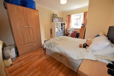 2 bedroom Flat in Ash Grove, Leeds - Photo 5