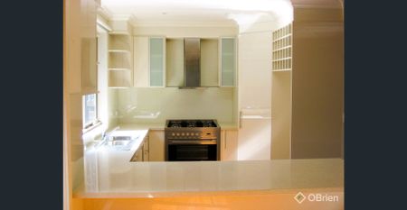 Comfortable Attractive Family Home on Private Block - Photo 2