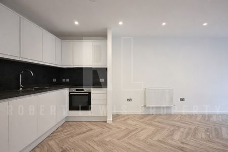 Stylish Ground Floor Apartment with Private Patio & Residents’ Gym – Highgate N6 Highgate, N6 5DS - Photo 3
