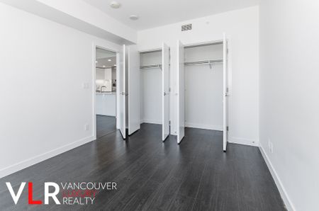 Condo in Burnaby, BC - Photo 2