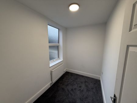 3 bed Terraced - To Let - Photo 5