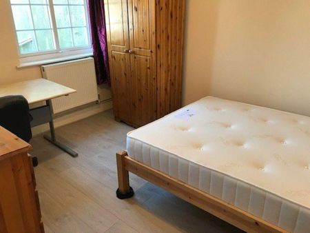 4 bedroom flat to rent - Photo 4