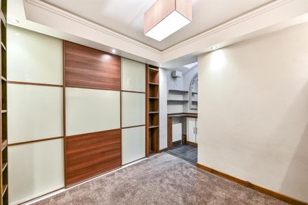 4 bedroom semi-detached house to rent - Photo 4