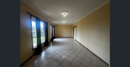 HUGE Family Home. - Photo 4