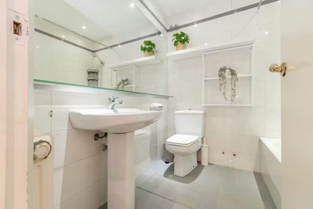 Carrer del Rosselló, Barcelona, Catalonia 08008 - Foto 5