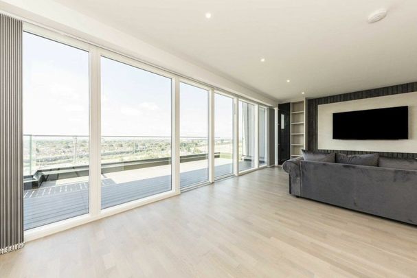 Greenleaf Walk, Southall, UB1 - Photo 1