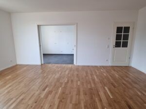 Bahnhofstr. 38, Wohnung 7 ~~~ Balkon, Loggia, Fußbodenheizung, Parkett, Tageslichtbad mit Wanne und Dusche, Gäste-Bad, Stellplatz - Photo 1