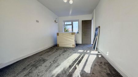 2 bedroom House To Let - Photo 2